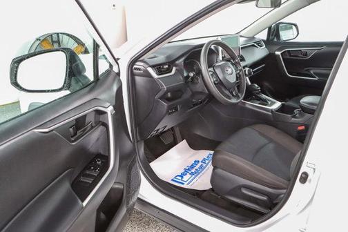 Ice Cap 2024 Toyota RAV4 LE