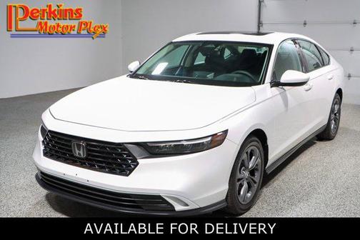 Platinum White Pearl 2023 Honda Accord EX