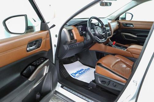 2023 Nissan Pathfinder Platinum FWD