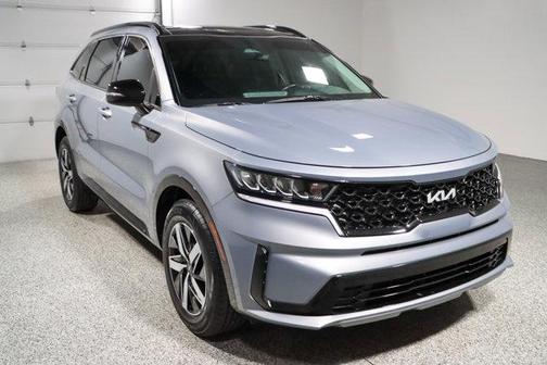 Everlasting Silver 2022 Kia Sorento S