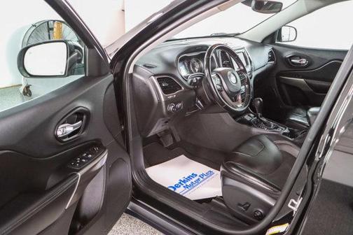 Diamond Black Crystal Pearlcoat 2021 Jeep Cherokee Latitude Plus