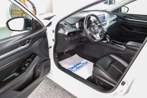 Pearl White Tricoat 2023 Nissan Altima SR FWD