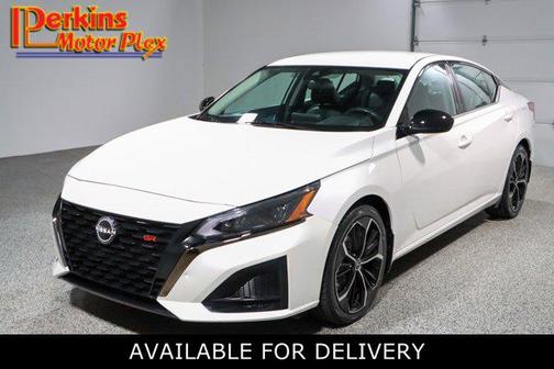 Pearl White Tricoat 2023 Nissan Altima SR FWD