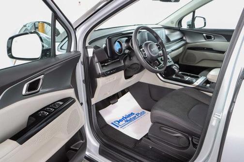 2023 Kia Carnival LX