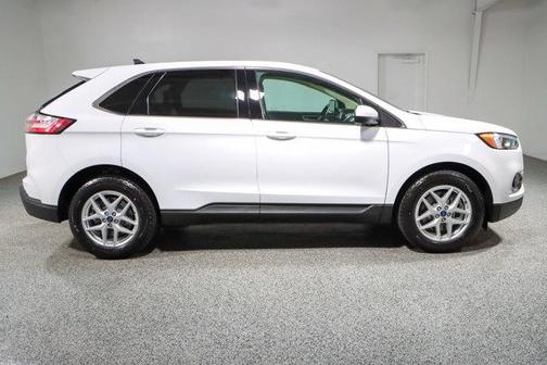 White 2022 Ford Edge SEL