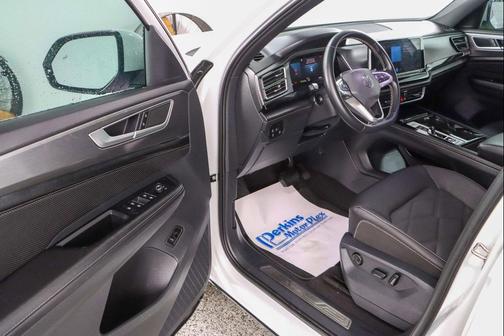 Pure White 2024 Volkswagen Atlas Cross Sport 2.0T SE w/Technology