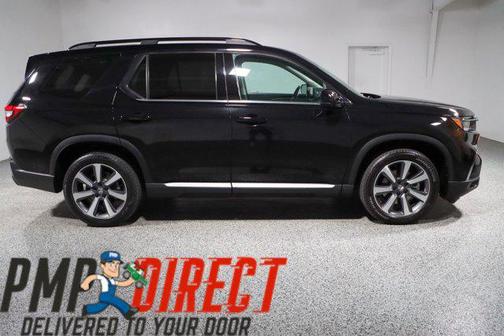 Crystal Black Pearl 2023 Honda Pilot Touring 8-Passenger