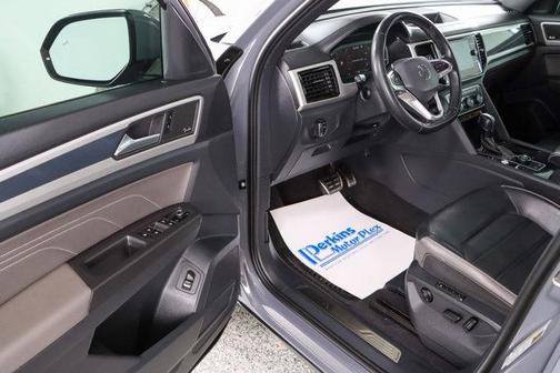 Pure Gray 2023 Volkswagen Atlas Cross Sport 3.6L V6 SEL Premium R-Line