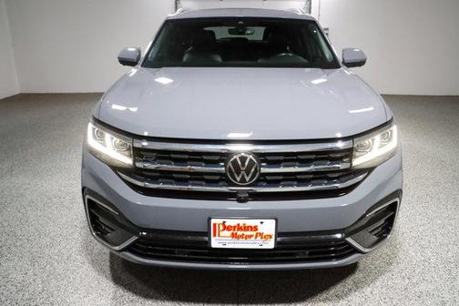 Pure Gray 2023 Volkswagen Atlas Cross Sport 3.6L V6 SEL Premium R-Line