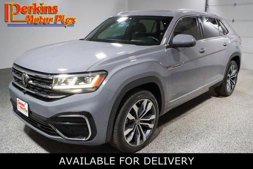 Pure Gray 2023 Volkswagen Atlas Cross Sport 3.6L V6 SEL Premium R-Line