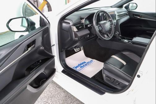 Ice Cap 2025 Toyota Camry SE