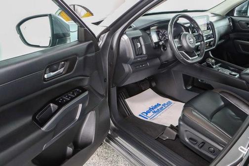 2022 Nissan Pathfinder SL 4WD