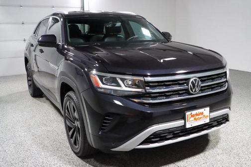 Deep Black Pearl 2022 Volkswagen Atlas Cross Sport 3.6L V6 SE w/Technology