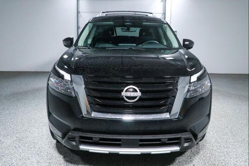 Super Black 2025 Nissan Pathfinder SL 4WD