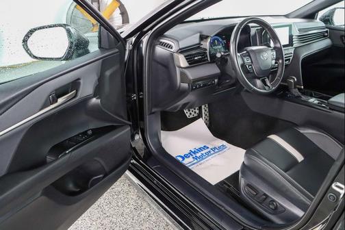 Black 2025 Toyota Camry SE