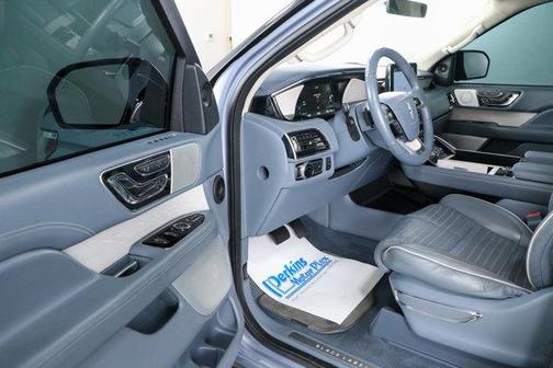White Platinum Metallic Tri-Coat 2019 Lincoln Navigator Black Label