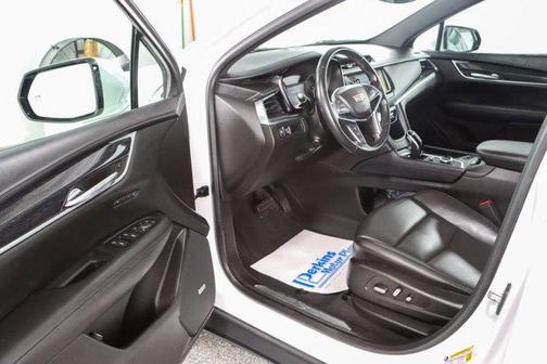 Crystal White Tricoat 2022 Cadillac XT5 Premium Luxury