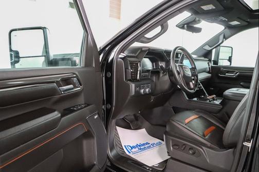 Onyx Black 2024 GMC Sierra 2500 AT4