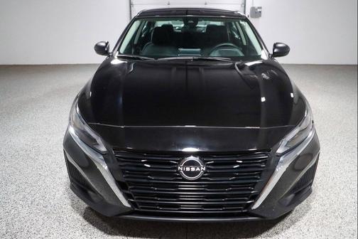 Super Black 2024 Nissan Altima 2.5 SV