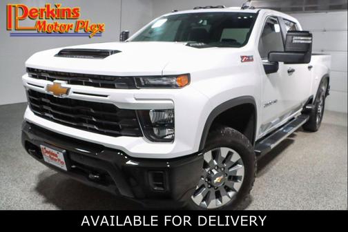 Summit White 2025 Chevrolet Silverado 2500 Custom