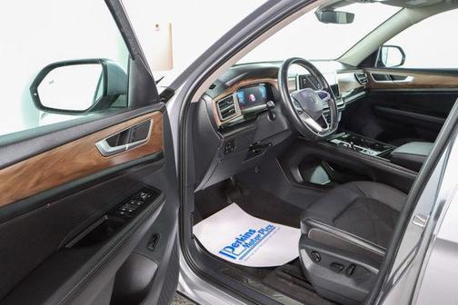 Silver Mist Metallic 2024 Volkswagen Atlas 2.0T SE w/Technology 4MOTION