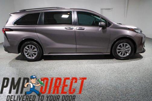 2022 Toyota Sienna XLE 8 Passenger