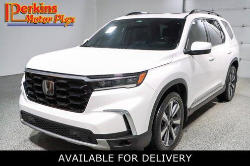 Platinum White Pearl 2023 Honda Pilot Touring 8-Passenger