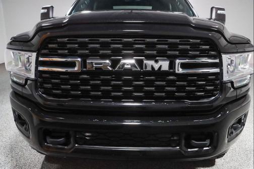 Diamond Black Crystal Pearlcoat 2024 RAM 2500 Big Horn Crew Cab 4x4 6'4' Box