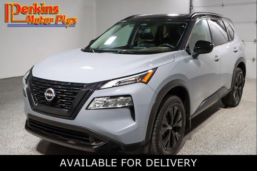 Boulder Gray Pearl/Super Black 2023 Nissan Rogue SV