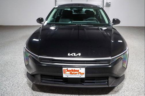 Aurora Black Pearl 2025 Kia K4 LXS