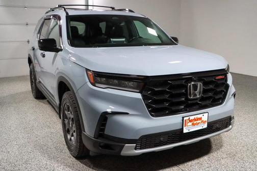 Sonic Gray Pearl 2024 Honda Pilot TrailSport