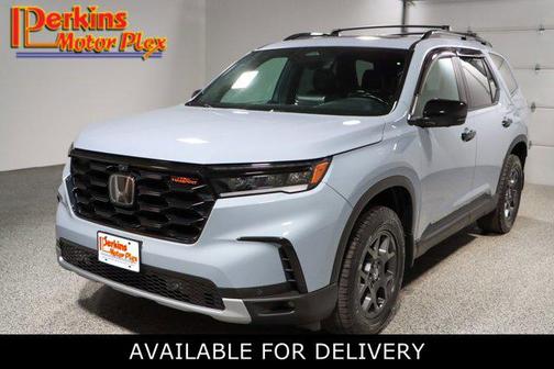 Sonic Gray Pearl 2024 Honda Pilot TrailSport
