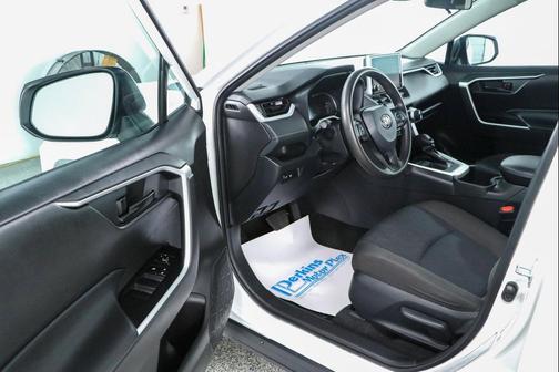 Ice Cap 2024 Toyota RAV4 LE