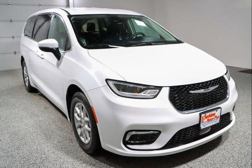 Bright White Clearcoat 2023 Chrysler Pacifica Touring L