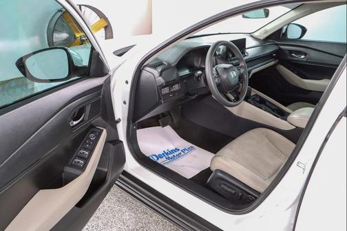 Platinum White Pearl 2024 Honda Accord EX
