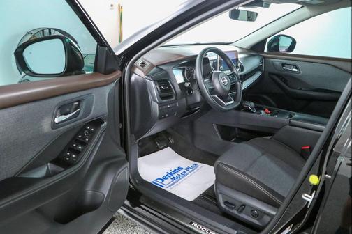 Super Black 2023 Nissan Rogue SV