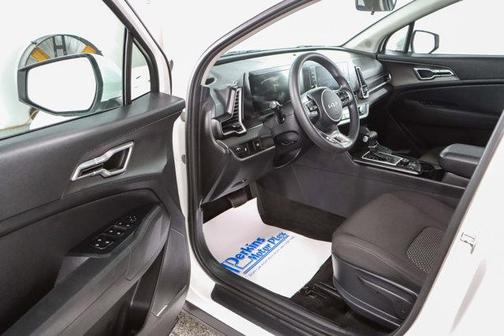 Snow White Pearl 2024 Kia Sportage LX