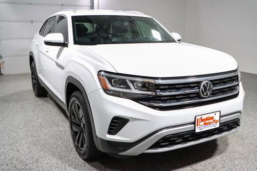 Pure White 2022 Volkswagen Atlas Cross Sport 3.6L V6 SE w/Technology