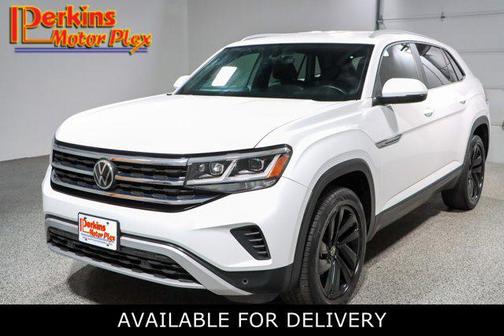 Pure White 2022 Volkswagen Atlas Cross Sport 3.6L V6 SE w/Technology