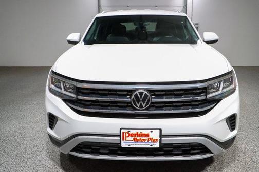 Pure White 2022 Volkswagen Atlas Cross Sport 3.6L V6 SE w/Technology