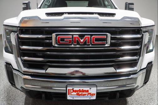 Summit White 2024 GMC Sierra 2500 SLE