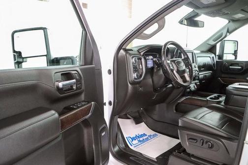 White Frost Tricoat 2022 GMC Sierra 2500 Denali