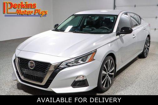 Brilliant Silver Metallic 2022 Nissan Altima SR FWD