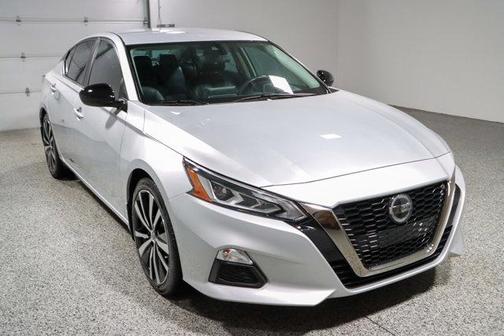 Brilliant Silver Metallic 2022 Nissan Altima SR FWD