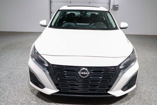 Pearl White Tricoat 2023 Nissan Altima 2.5 SL