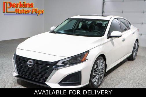Pearl White Tricoat 2023 Nissan Altima 2.5 SL