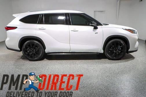 White 2023 Toyota Highlander Hybrid Platinum