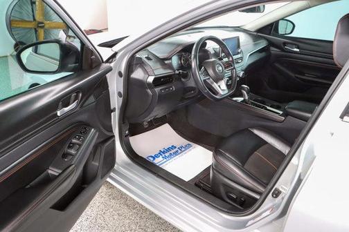 2021 Nissan Altima SR FWD