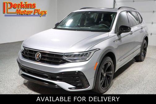 Pyrite Silver Metallic 2023 Volkswagen Tiguan 2.0T SE R-Line Black