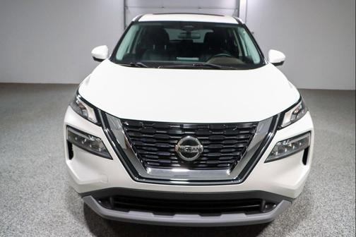 Pearl White Tricoat 2021 Nissan Rogue SV